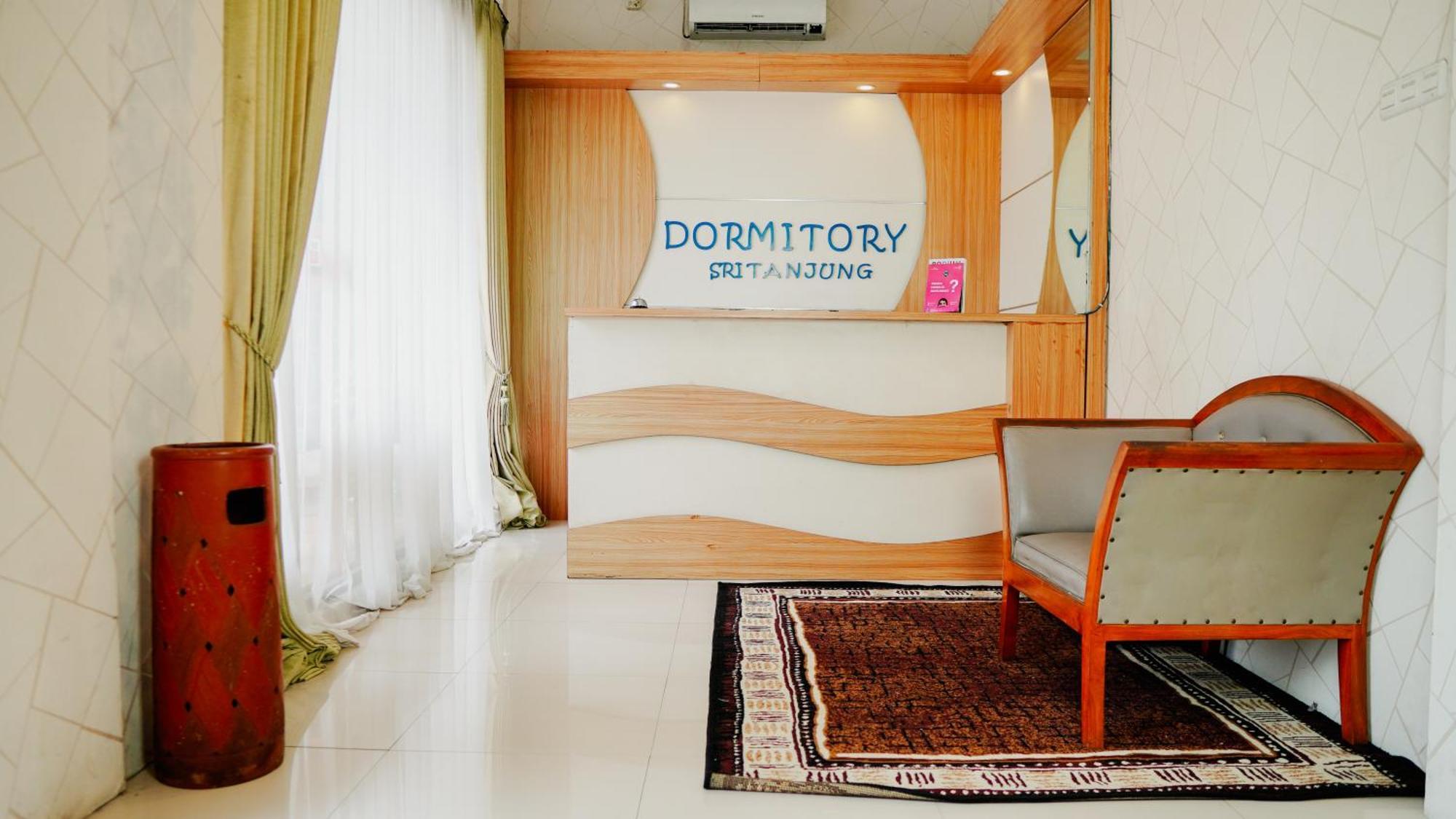 Dormitory Tourism Sritanjung Banyuwangi By Gajahsora Management Exterior foto