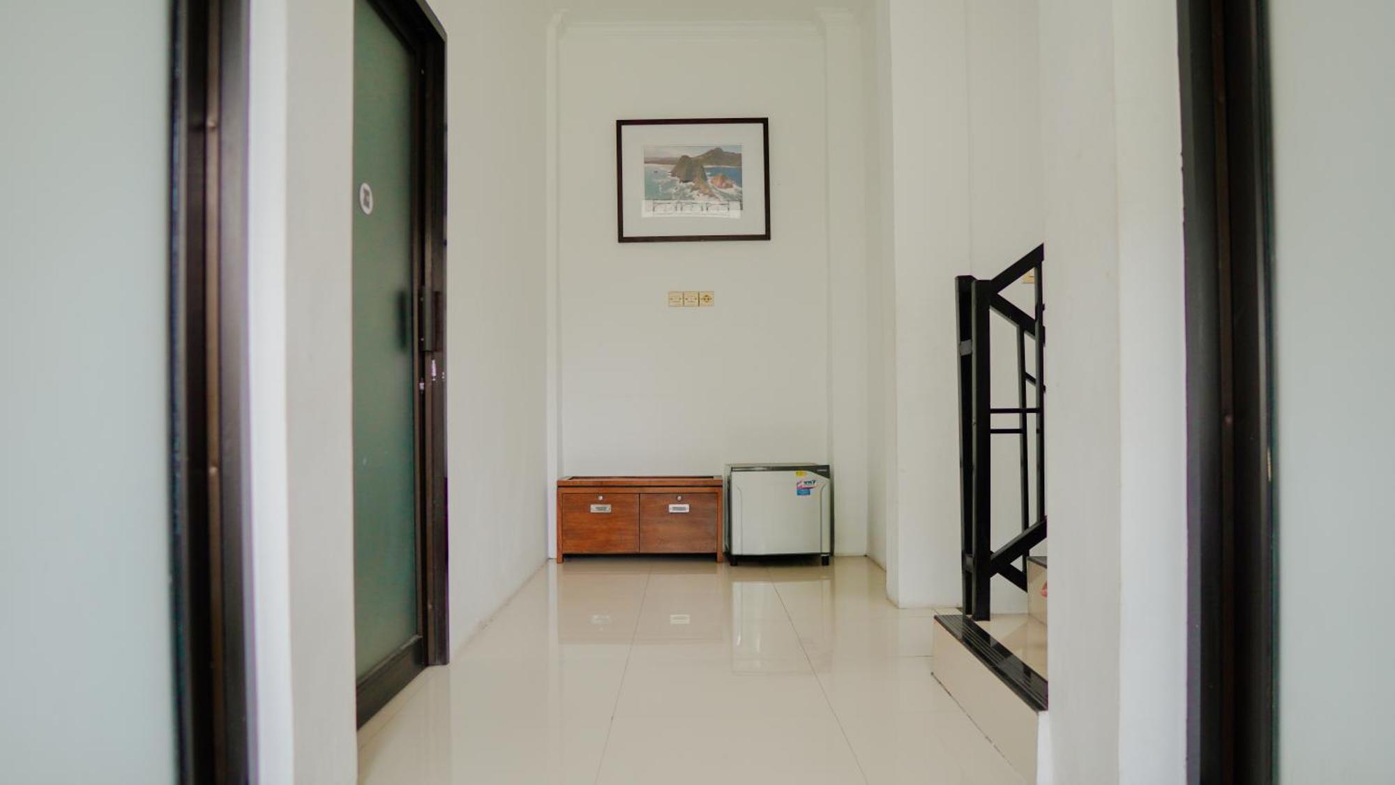 Dormitory Tourism Sritanjung Banyuwangi By Gajahsora Management Exterior foto