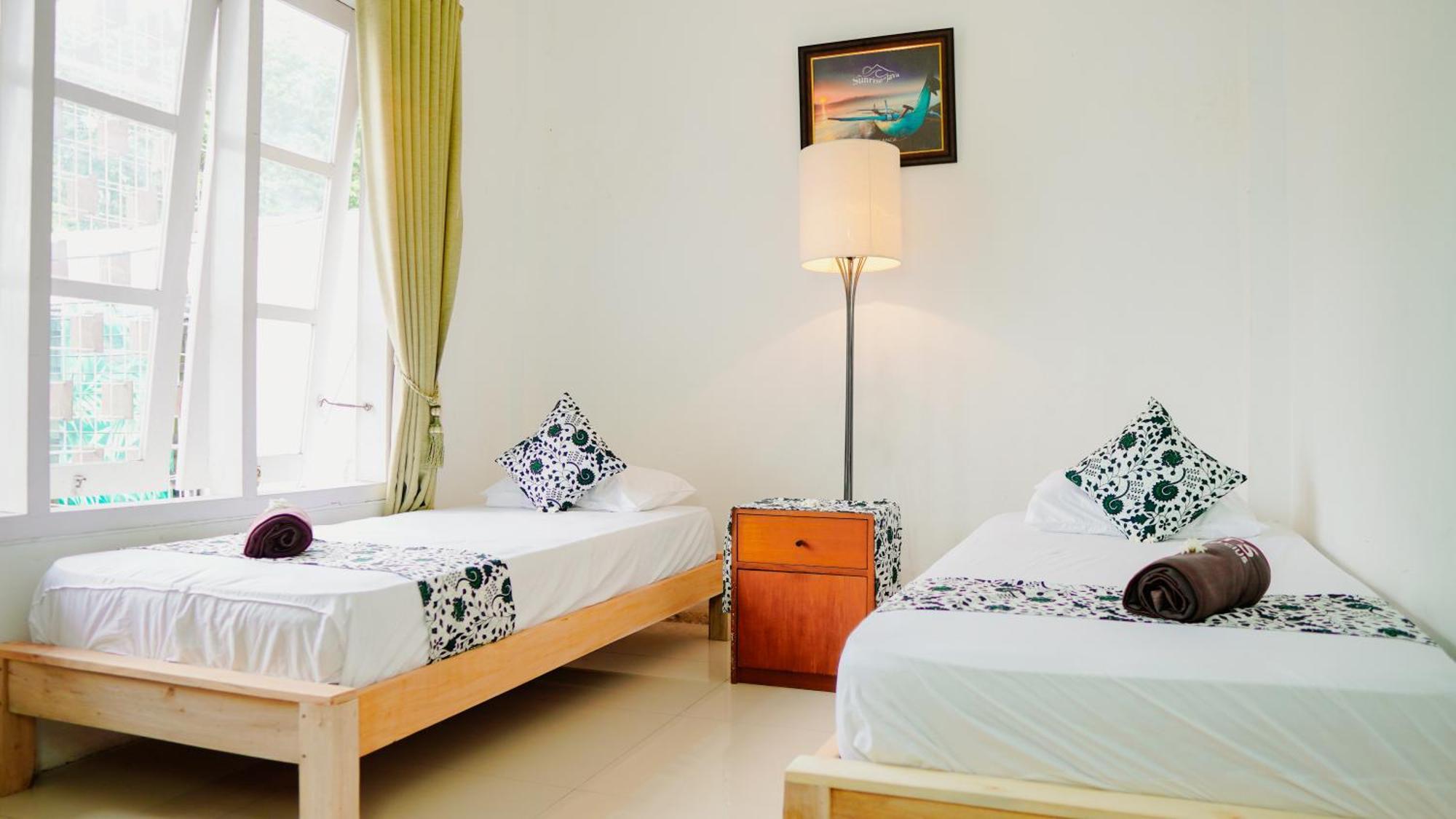 Dormitory Tourism Sritanjung Banyuwangi By Gajahsora Management Exterior foto