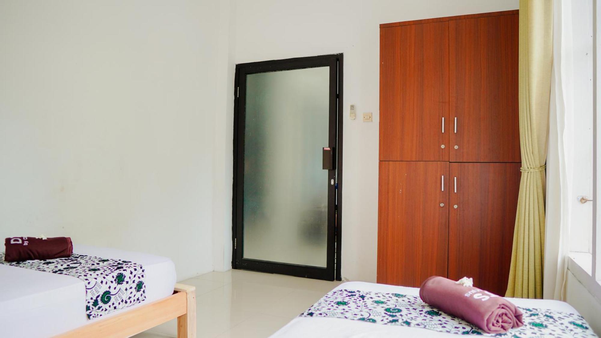 Dormitory Tourism Sritanjung Banyuwangi By Gajahsora Management Exterior foto
